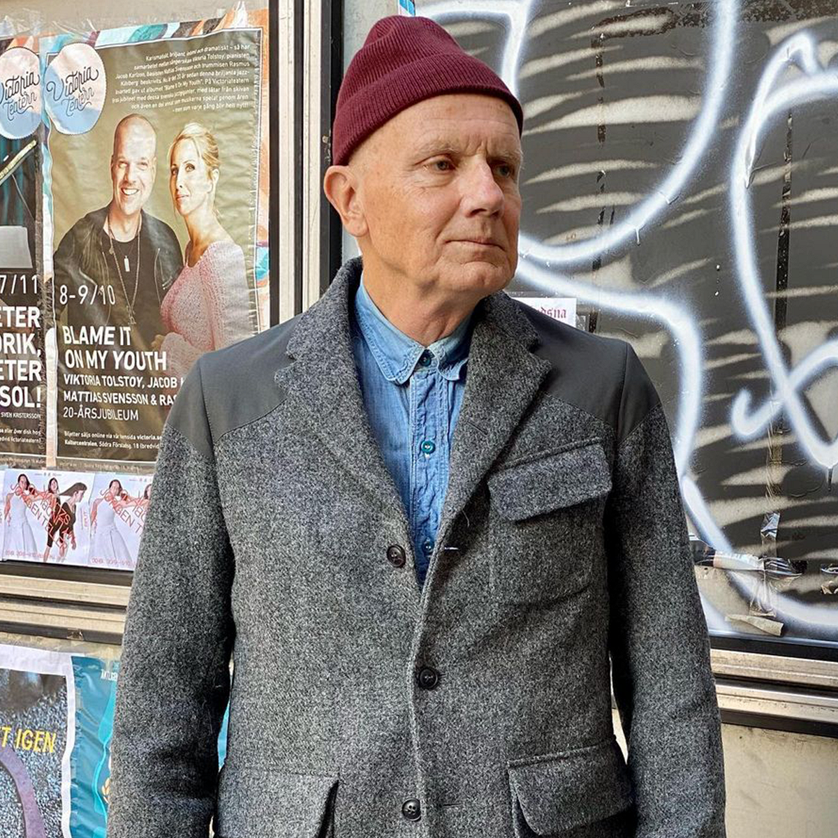 Посмотрите на гардероб шведского блогера, который «стареет с энергией и стилем»