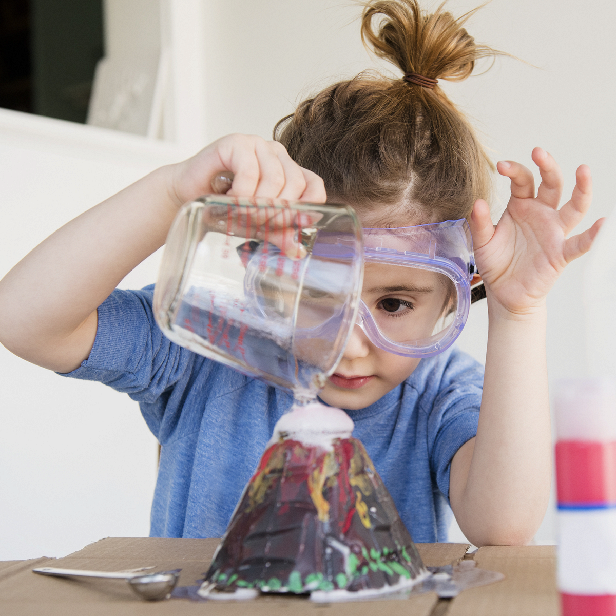Как провести химические опыты для детей в домашних условиях?