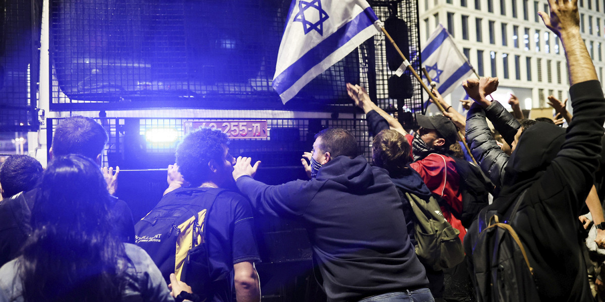 Судебная реформа в Израиле заморожена. В чем ее суть и почему она вызвала массовый протест