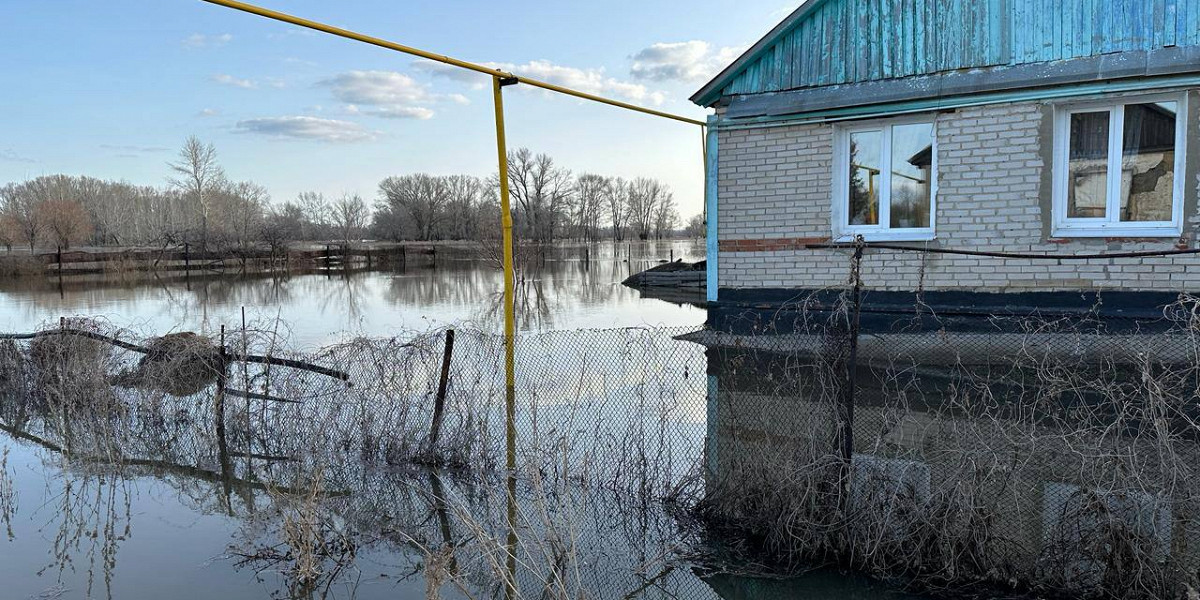 «Ситуация будет ухудшаться»: что происходит в затопленном Оренбуржье и как выглядит стихия