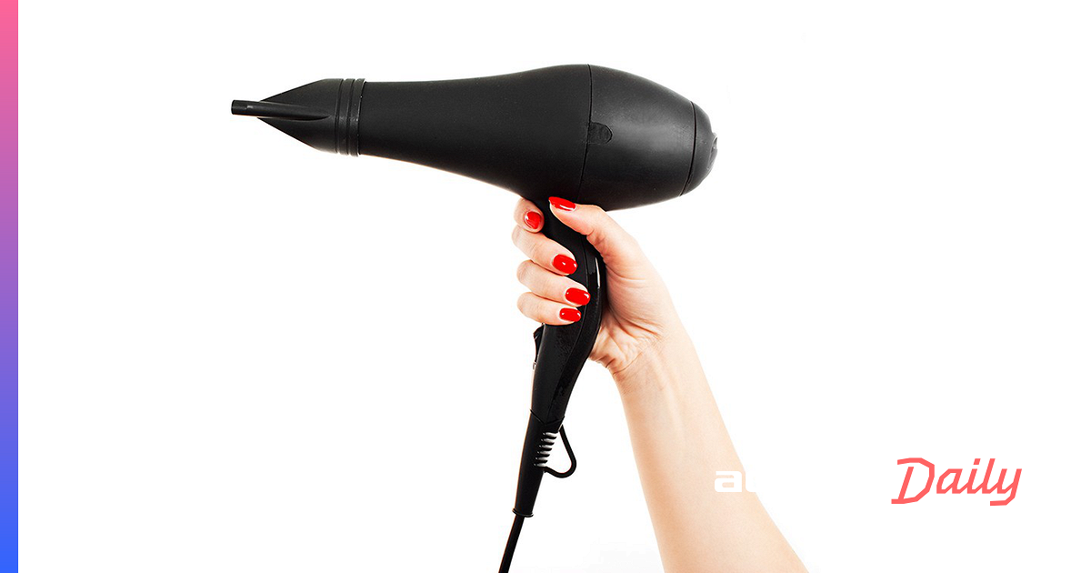 Как выбрать фен. Фен EVO Beauty hair Dryer. Фен EVO Beauty Hairdryer-02-Black 1200 Вт черный. Фен в руке. Рука держит фен.