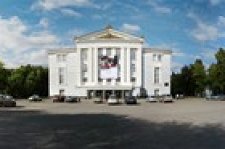 Сквер у театра оперы и балета им. Чайковского – афиша