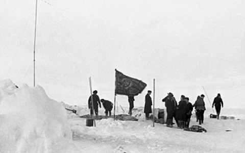 «Чувство снега»: книги про полярников и арктические палатки в парке «Музеон»