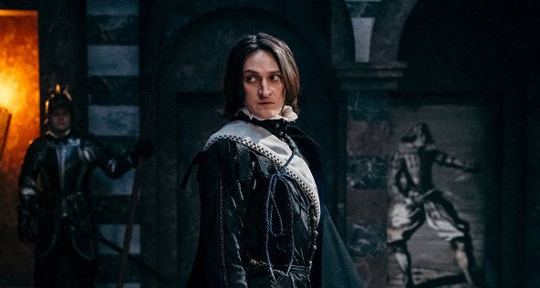Онлайн-премьеры недели: «Карамора», «Этерна: Часть первая», новые сезоны «Озарка» и «Дома с прислугой»
