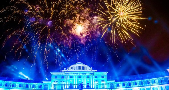 Новогодние ярмарки и фестивали в Петербурге: где купить подарки и провести каникулы