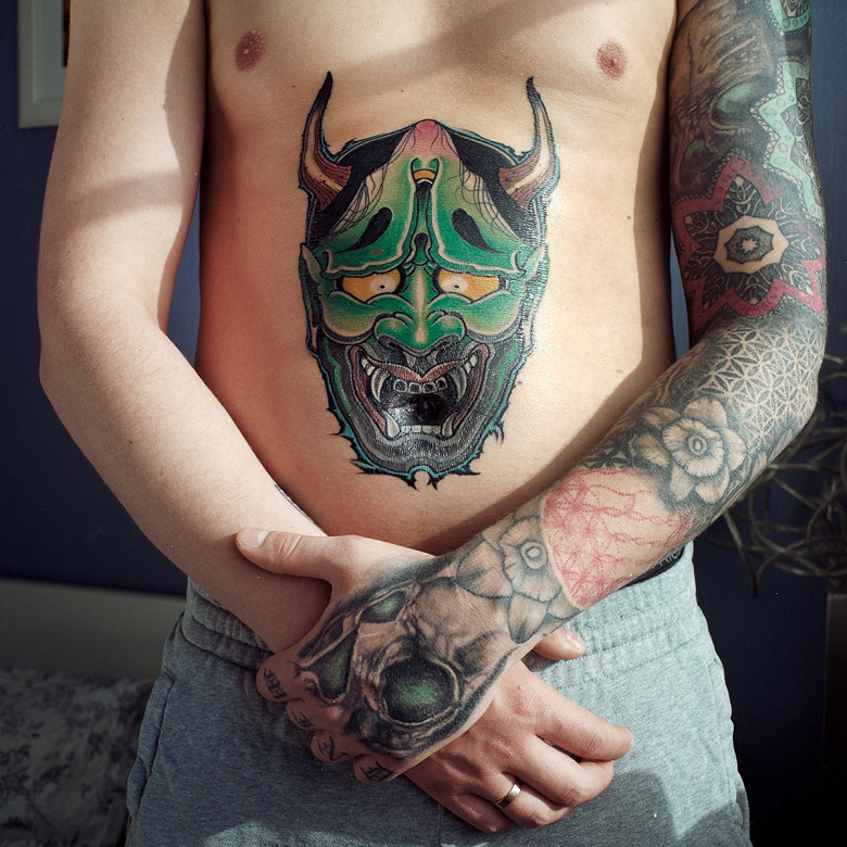 Тайны профессии татуировщика: «Мужики на сеансах орут и плачут»