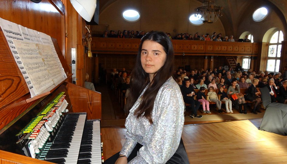 Концерты: «История одной статуи»: Мария Гаврилюк, Юлия Василькова, Виктория Бобкова Концерты: «История одной статуи»: Мария Гаврилюк, Юлия Василькова, Виктория Бобкова
