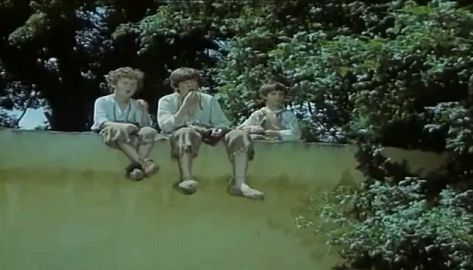 Кино: «За околицей дракон» Кино: «За околицей дракон»