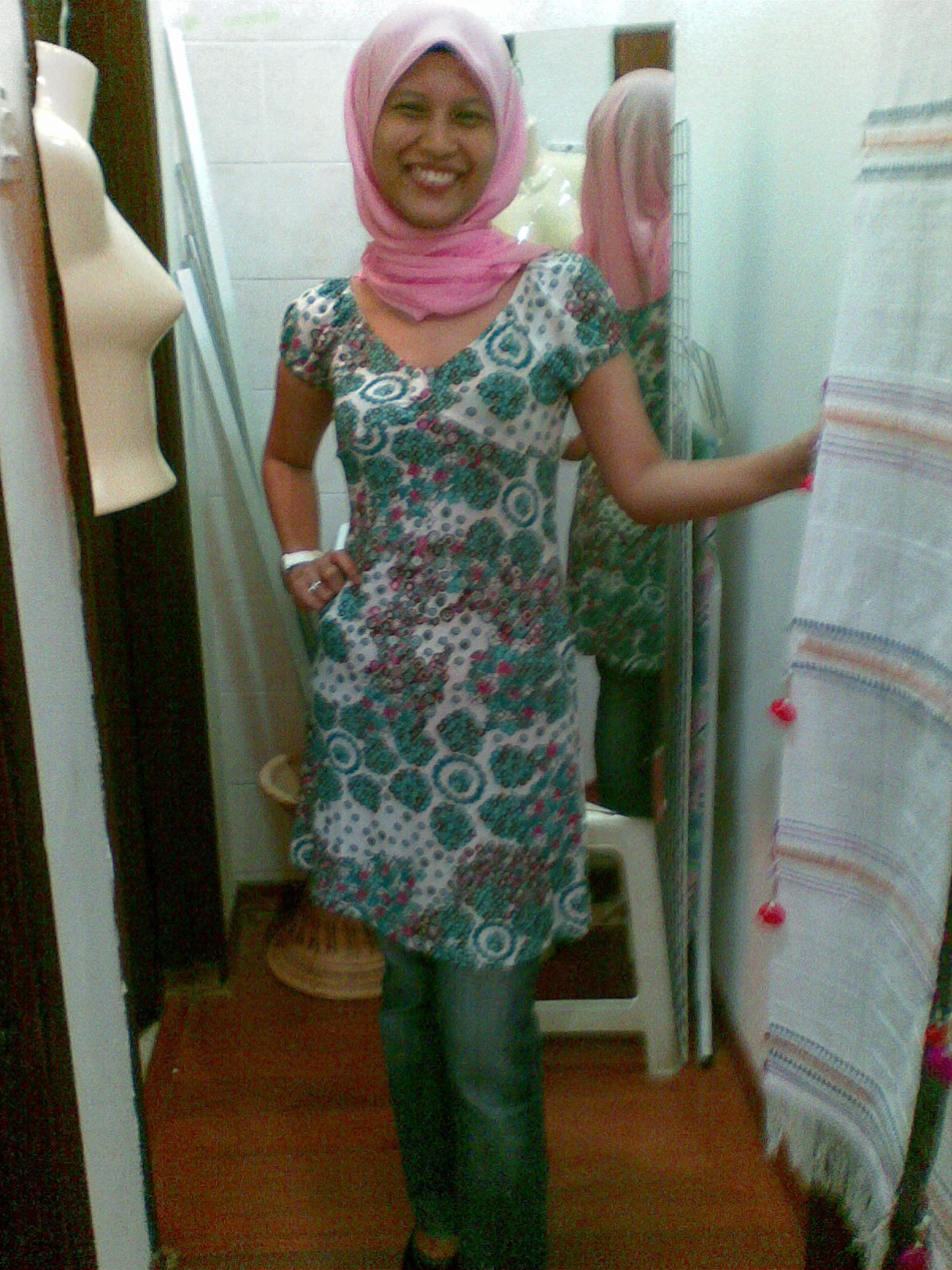 Awek tudung baju satin pictures free download