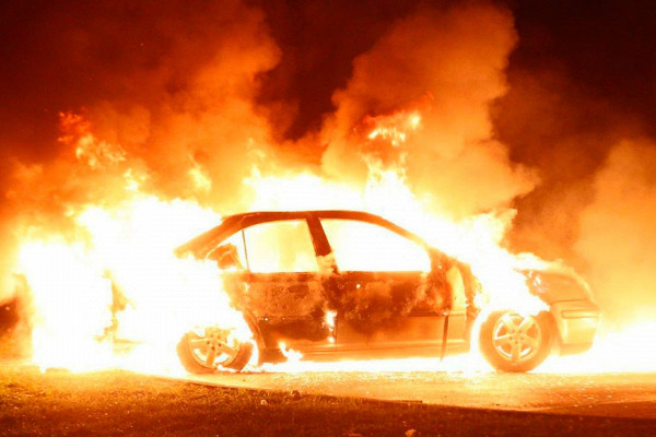 В Страсбурге хулиганы сожгли десятки автомобилей на Новый год — Рамблер / новости