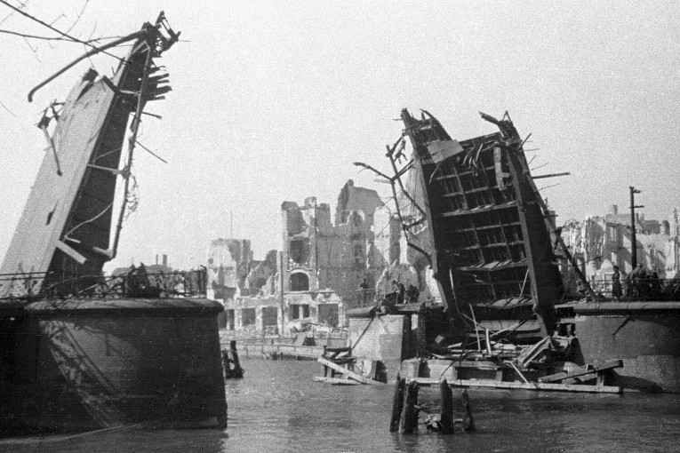 80 лет назад британские ВВС уничтожили уникальный исторический центр ...