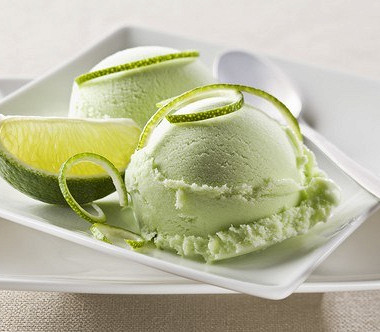 Рецепт Зеленое мороженое из авокадо с текилой