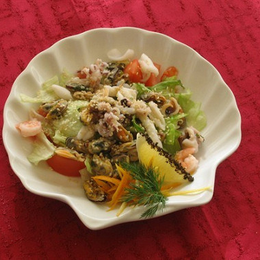 Рецепт Салат из морепродуктов с лаймовым соусом
