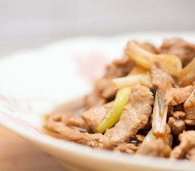 Рецепт Жареная свинина с пореем (Cong Bao Rou Si)