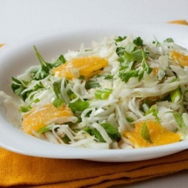 Рецепт Салат из капусты с апельсинами и зеленью