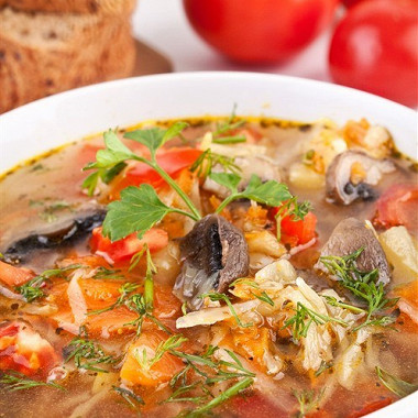 Рецепт Говяжий суп с грибами и томатами