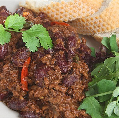 Рецепт Горячий мясной салат с чили и соевым соусом