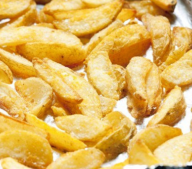 Рецепт Запеченые на гриле дольки картофеля с луком