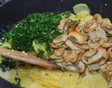 Рецепт Картофель с грибами в сливках