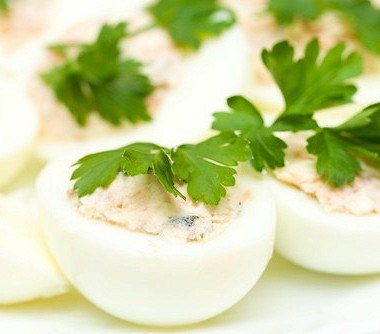 Рецепт Фаршированные яйца с пикантной начинкой