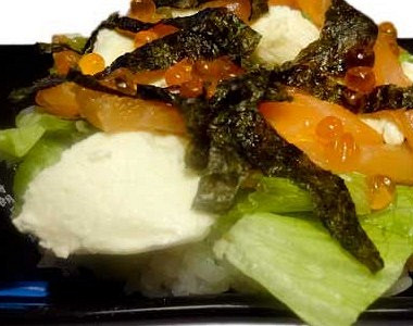Рецепт Салат с лососем и сливочным сыром