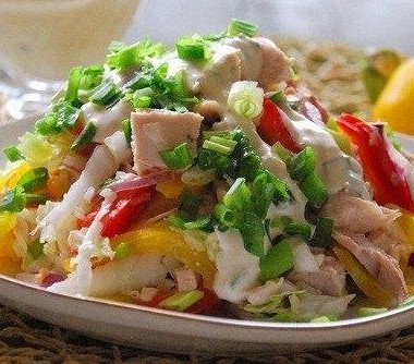 Рецепт Разноцветный куриный салат с перцами и капустой