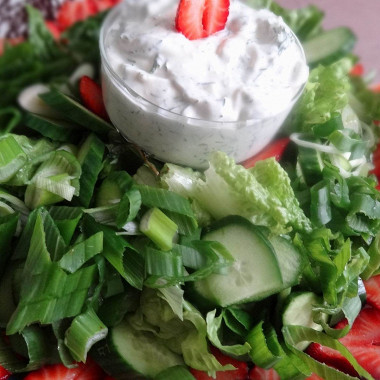 Рецепт Зеленый салат с клубникой