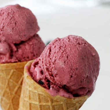 Рецепт Ягодное мороженое в вафельном рожке
