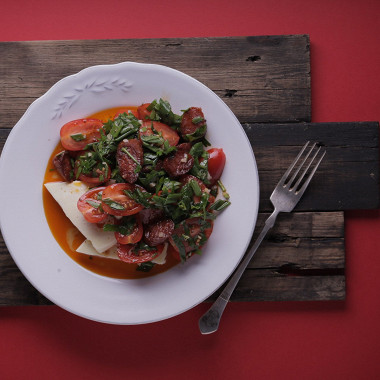 Рецепт Андалузский салат с чоризо и помидорами