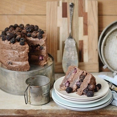 Рецепт Шоколадный торт с ежевикой