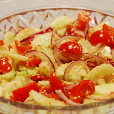 Рецепт Салат с овощами и кунжутом