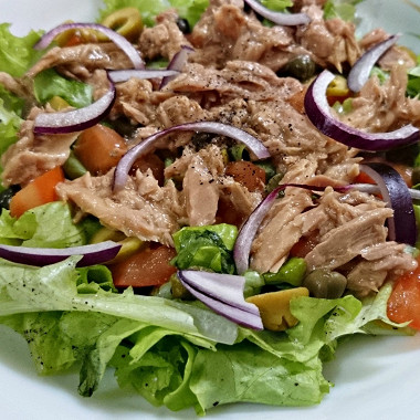 Рецепт Свежий салат с тунцом