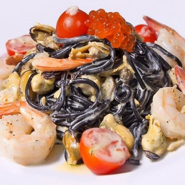 Рецепт Паста с чернилами каракатицы с морепродуктами в сливочном соусе