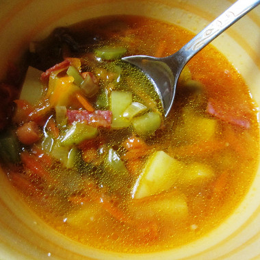 Фото рецепт Солянка мясная с солеными огурцами