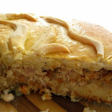 Фото рецепт Пирог с квашеной капустой и рыбными консервами