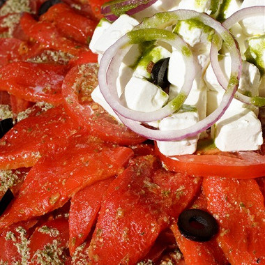 Рецепт Салат из жареных перцев, помидоров и феты