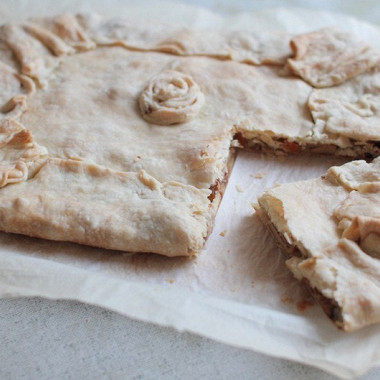 Рецепт Пирог из мраморного теста с капустой и лисичками