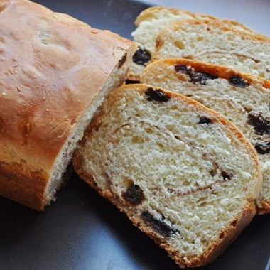Рецепт Домашний хлеб с изюмом и корицей