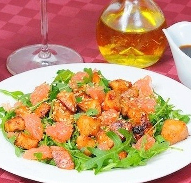 Рецепт Салат с рукколой, курицей и грейпфрутом