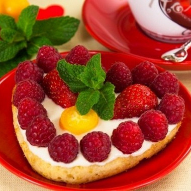 Рецепт Цитрусовые пирожные «Валентинки» с фруктами