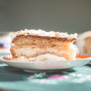Рецепт Бисквитный торт с домашней пастилой