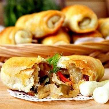 Фото рецепт Вэрзере (пироги с капустой)