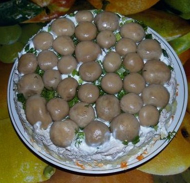 Рецепт Слоеный грибной салат с курицей и картофелем