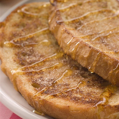 Рецепт Сладкие французские тосты с теплым персиковым компотом и кленовым сиропом