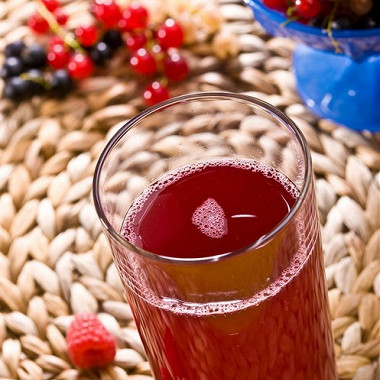 Рецепт Компот из арбуза и ягод со свежей мятой