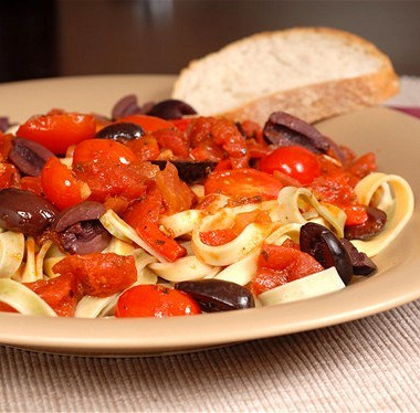 Рецепт Спагетти с соусом путтанеска