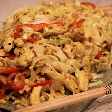 Рецепт Лапша с куриной грудкой, овощами и кокосовым молоком по‑тайски