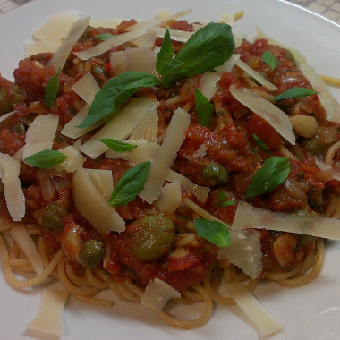 Рецепт Спагетти а‑ля путанеска с томатами и анчоусами