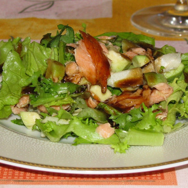 Рецепт Салат с лососем и авокадо