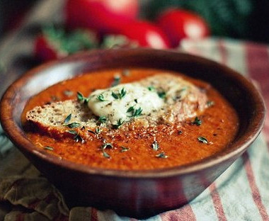 Рецепт Томатный суп с базиликом и гренками